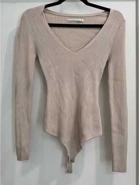 Abercrombie & Fitch Ribbed V-Neck Bodysuit in Beige